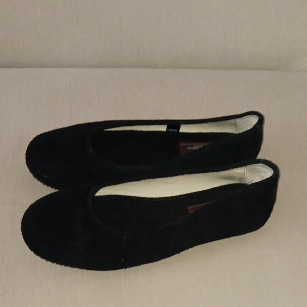 Manitobah Mukluks Black Suede Flats